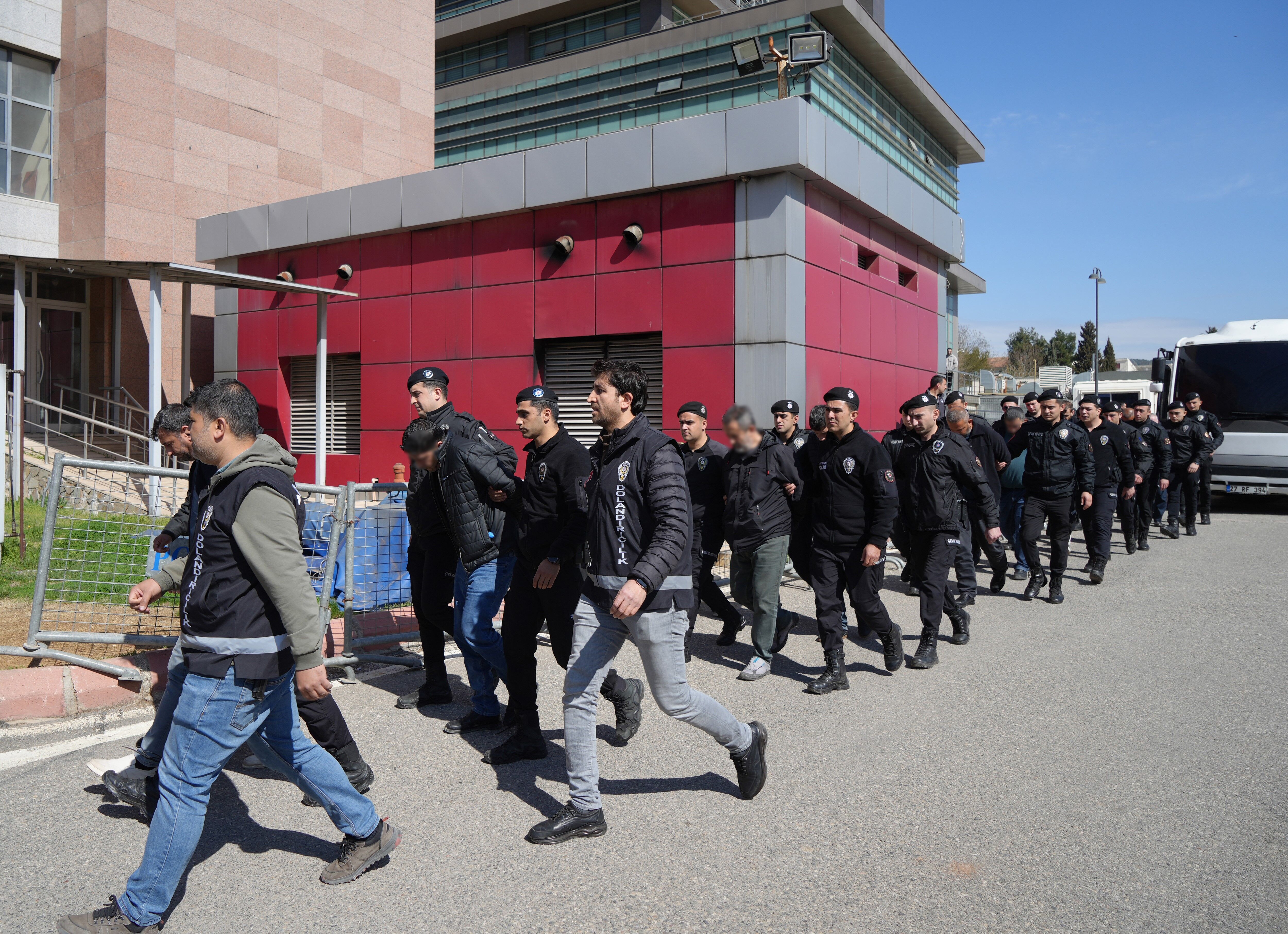 7 Universite Bitiren Egitim Gorevlisinden 521 Milyonluk Vurgun 2