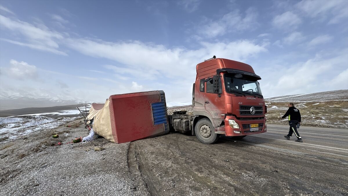 A A 20260404 41011737 41011732 V A N D A D E V R I L E N T I R I N D O R S E S I N D E K I T O N L A R C A K A R P U Z Z A R A R G O R D U