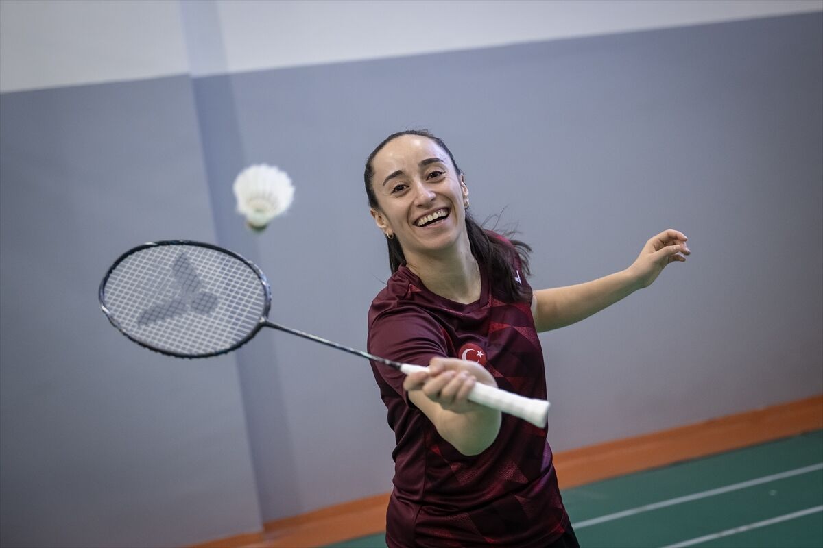 A A 20260415 41109934 41109930 T U R K B A D M I N T O N U N U N G U M U S K I Z L A R I