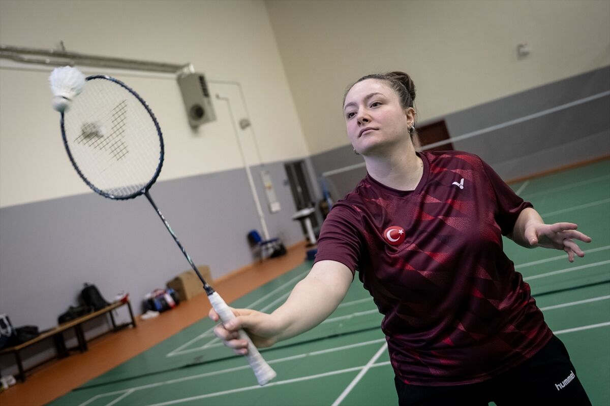 A A 20260415 41109934 41109931 T U R K B A D M I N T O N U N U N G U M U S K I Z L A R I