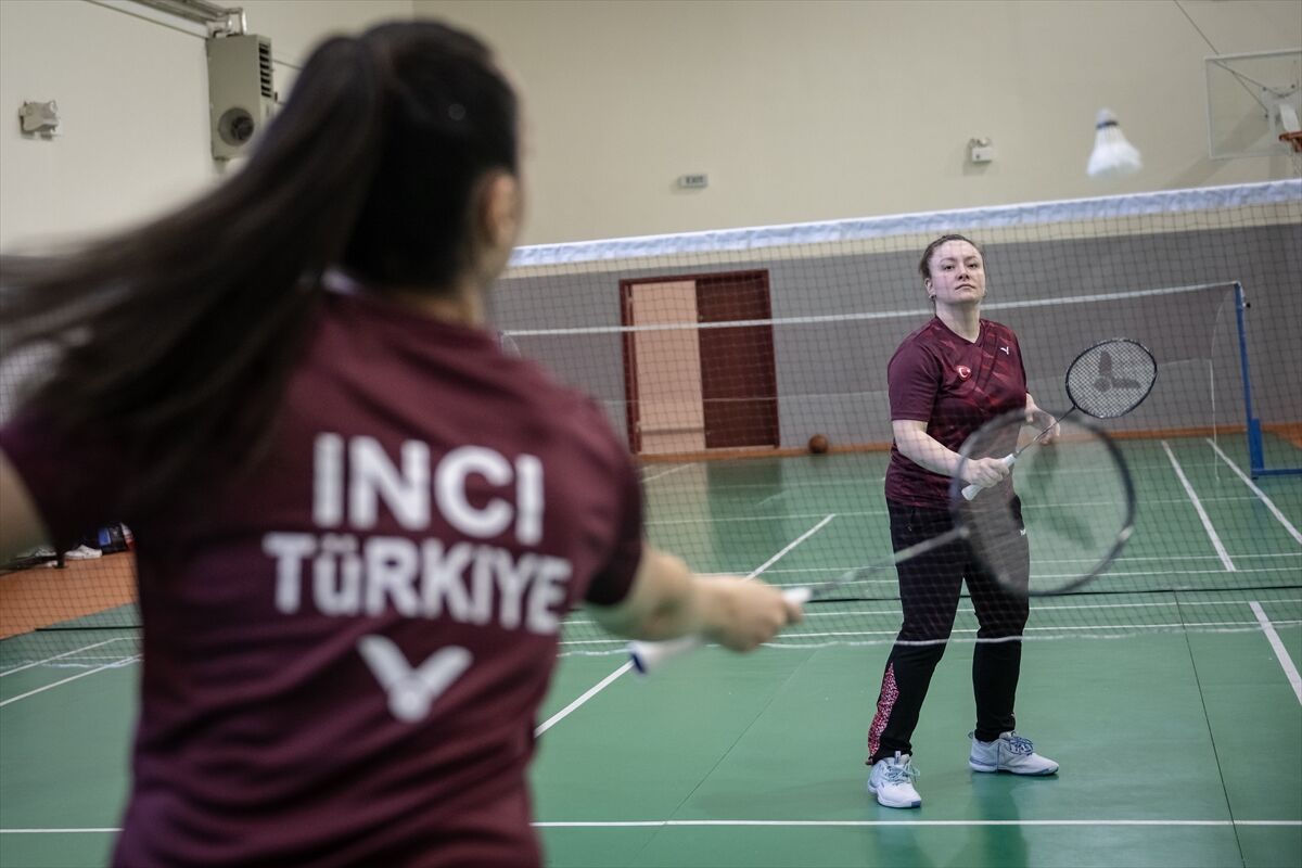 A A 20260415 41109934 41109933 T U R K B A D M I N T O N U N U N G U M U S K I Z L A R I