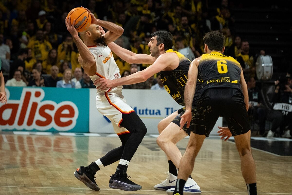 A A 20260415 41117625 41117616 L A L A G U N A T E N E R I F E G A L A T A S A R A Y M C T T E C H N I C