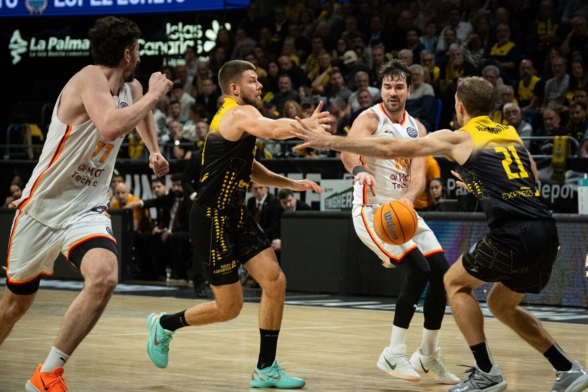 A A 20260415 41117625 41117624 L A L A G U N A T E N E R I F E G A L A T A S A R A Y M C T T E C H N I C