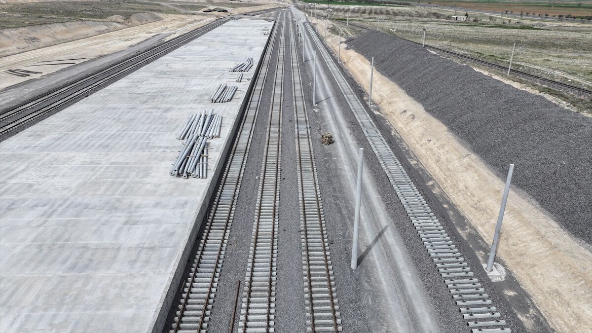 A A 20260419 41150244 41150241 S A N A Y I C I N I N I H R A C A T I N I K O L A Y L A S T I R A C A K D E M I R Y O L U L O J I S T I K M E R K E Z I N I N Y U Z D E 70 I T A M A M L A N D I