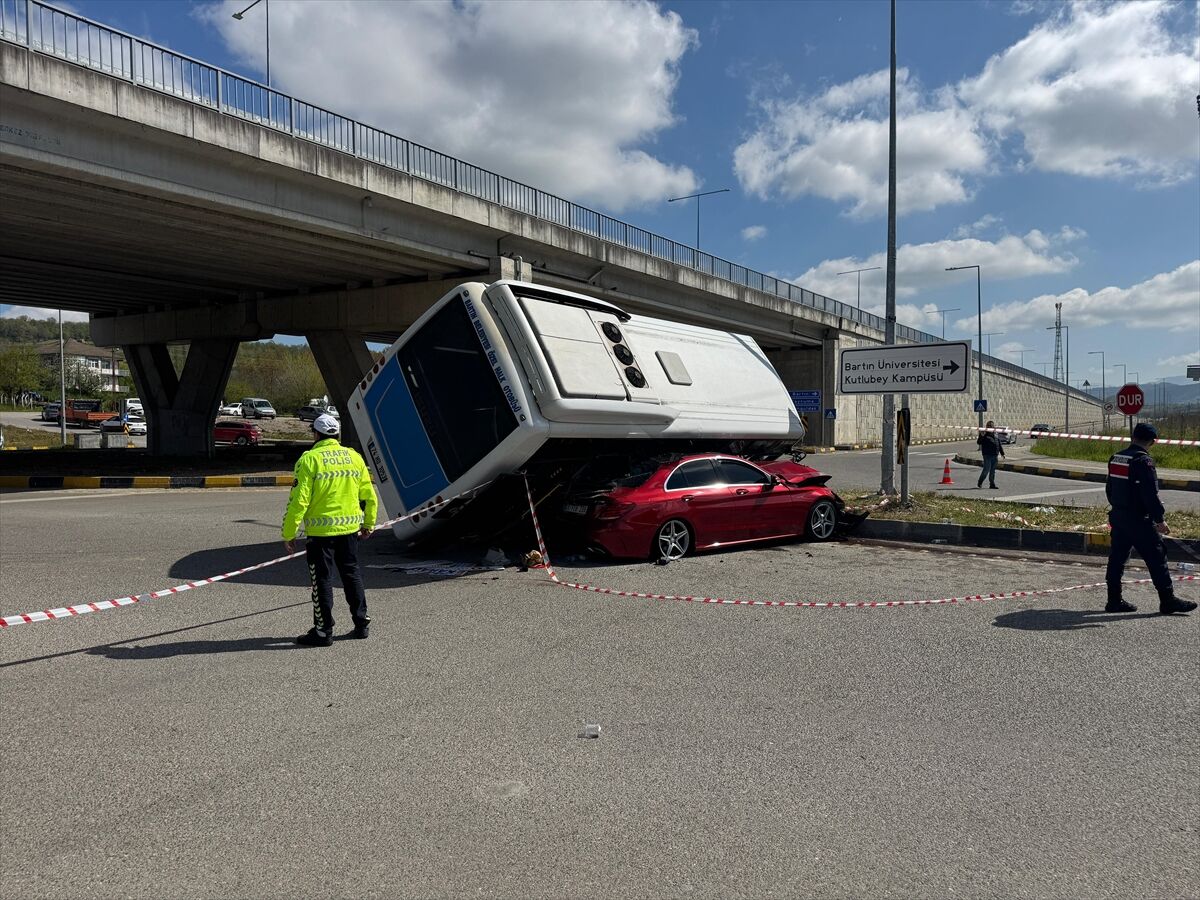 A A 20260429 41238465 41238461 B A R T I N D A B E L E D I Y E H A L K O T O B U S U N U N O T O M O B I L I N U Z E R I N E D E V R I L D I G I K A Z A D A 46 K I S I H A S T A N E Y E K A L D I R I L D I