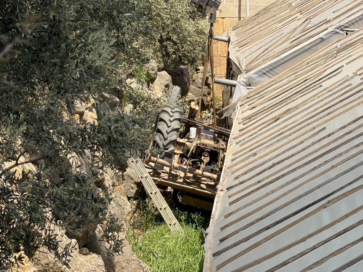 Alanya'da Traktör Kazası 28 Yaşındaki Sürücü Hayatını Kaybetti (2)