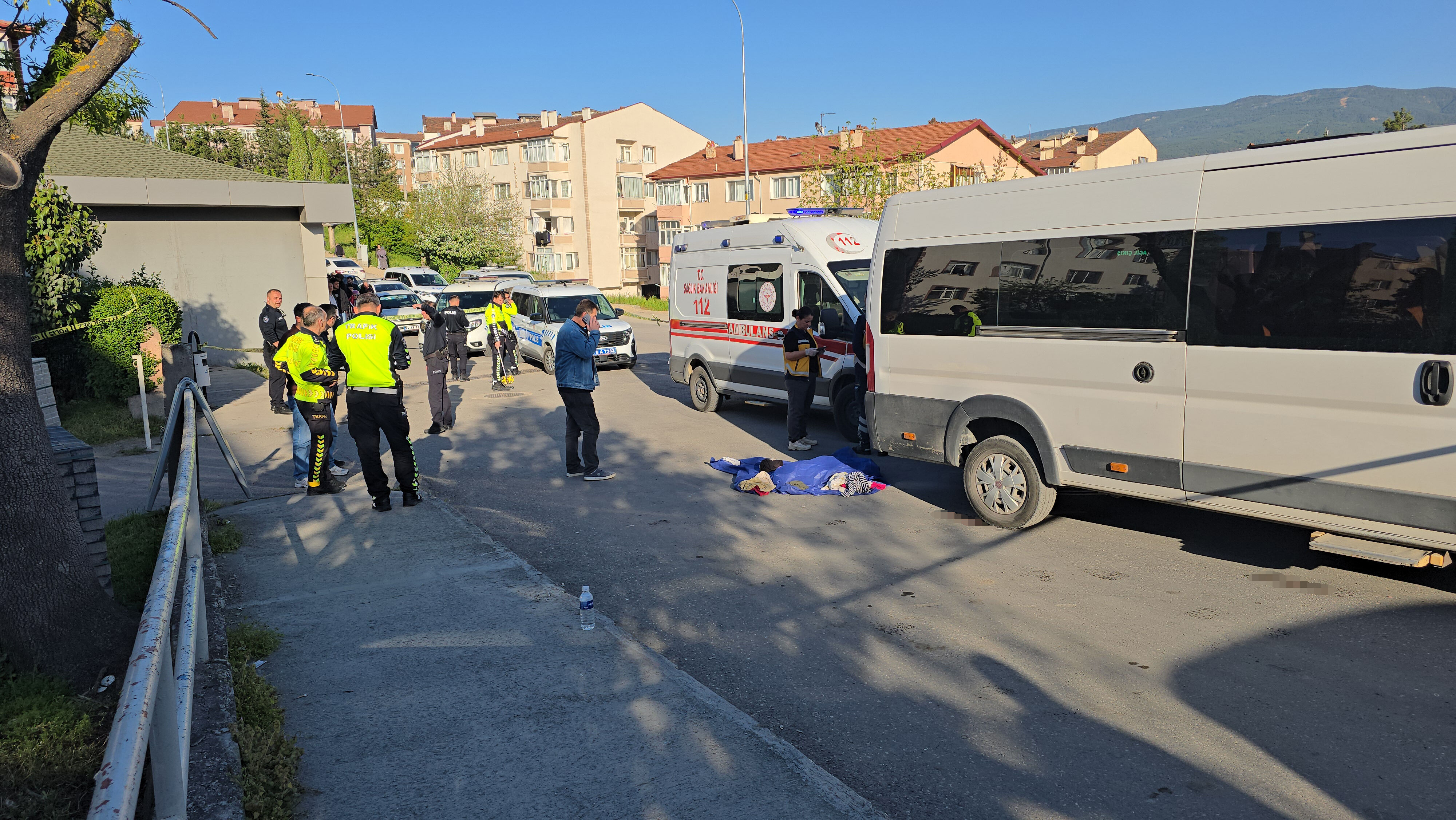 Annesinin Elinden Kurtulup Yola Firlayan 3 Yasindaki Aybars Servis Aracının Altinda Can Verdi 2