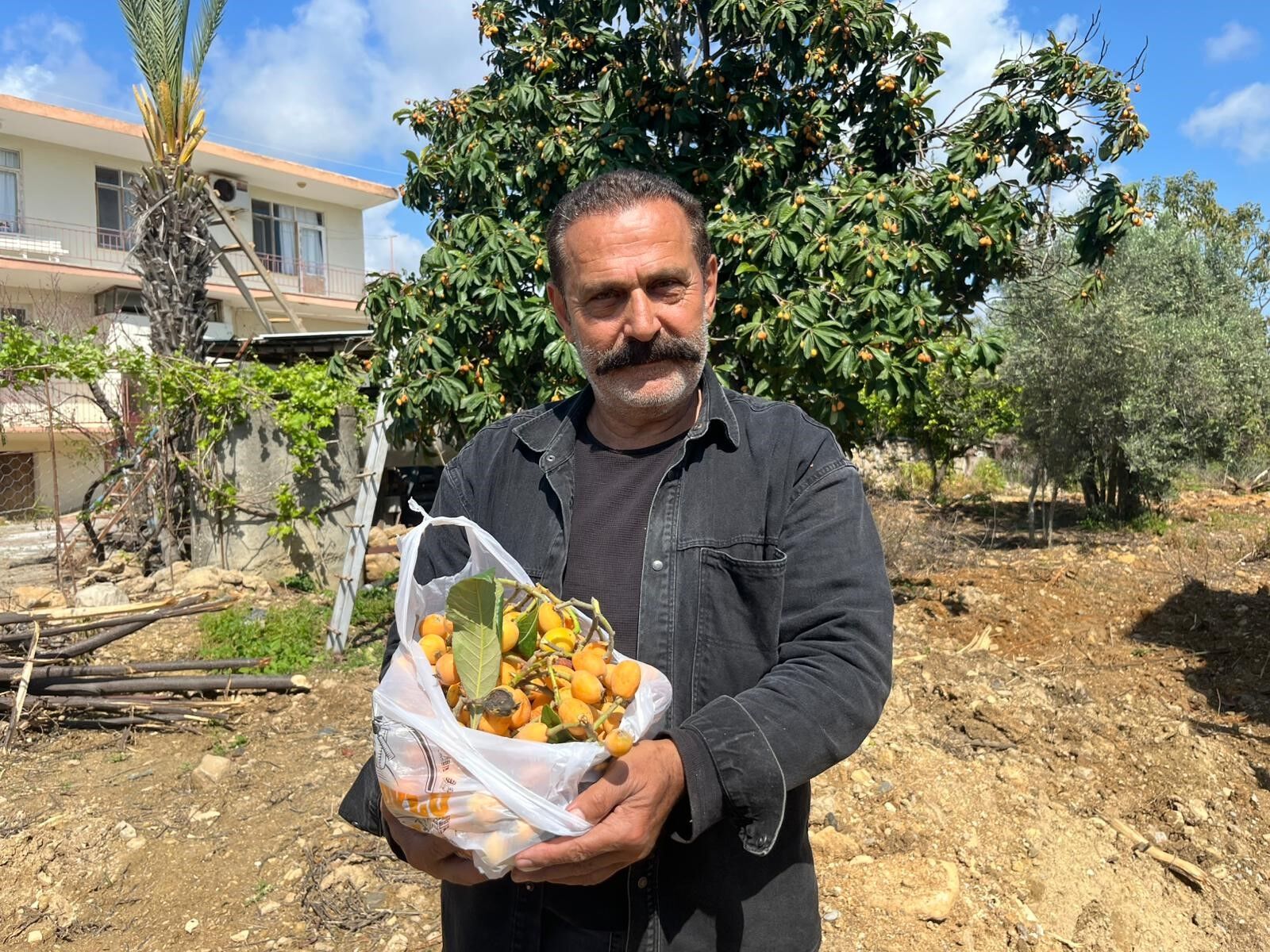 Antalyada Alicisi Cikmayinca Butun Meyveyi Ucretsiz Dagitti 7