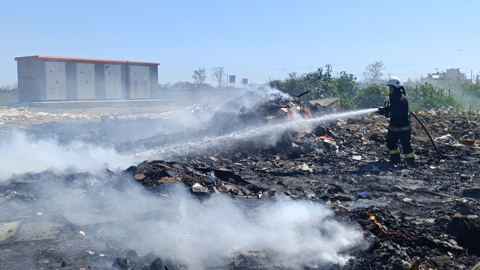 Antalya'da Korkutan Çöp Yangını Esnaf Isyan Etti (4)