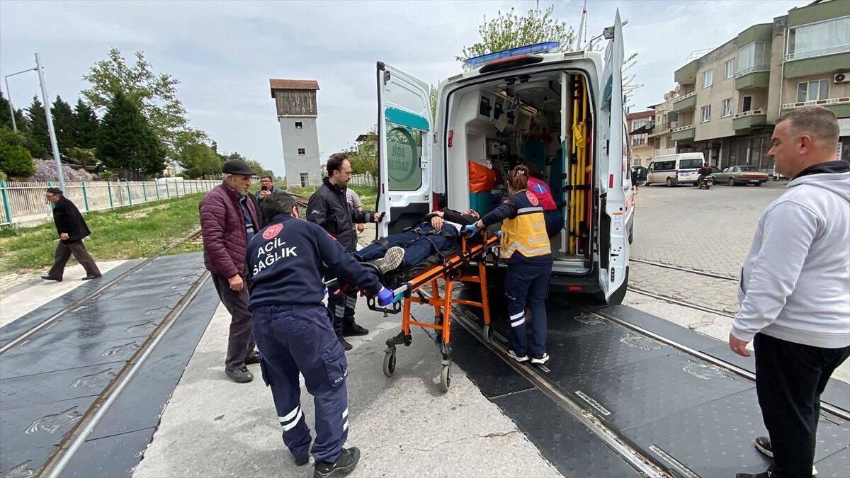 Aydın'da Raylarda Korkutan Anlar! Geçitte Bayılan Şahıs Tren Seferlerini Durdurdu (2)