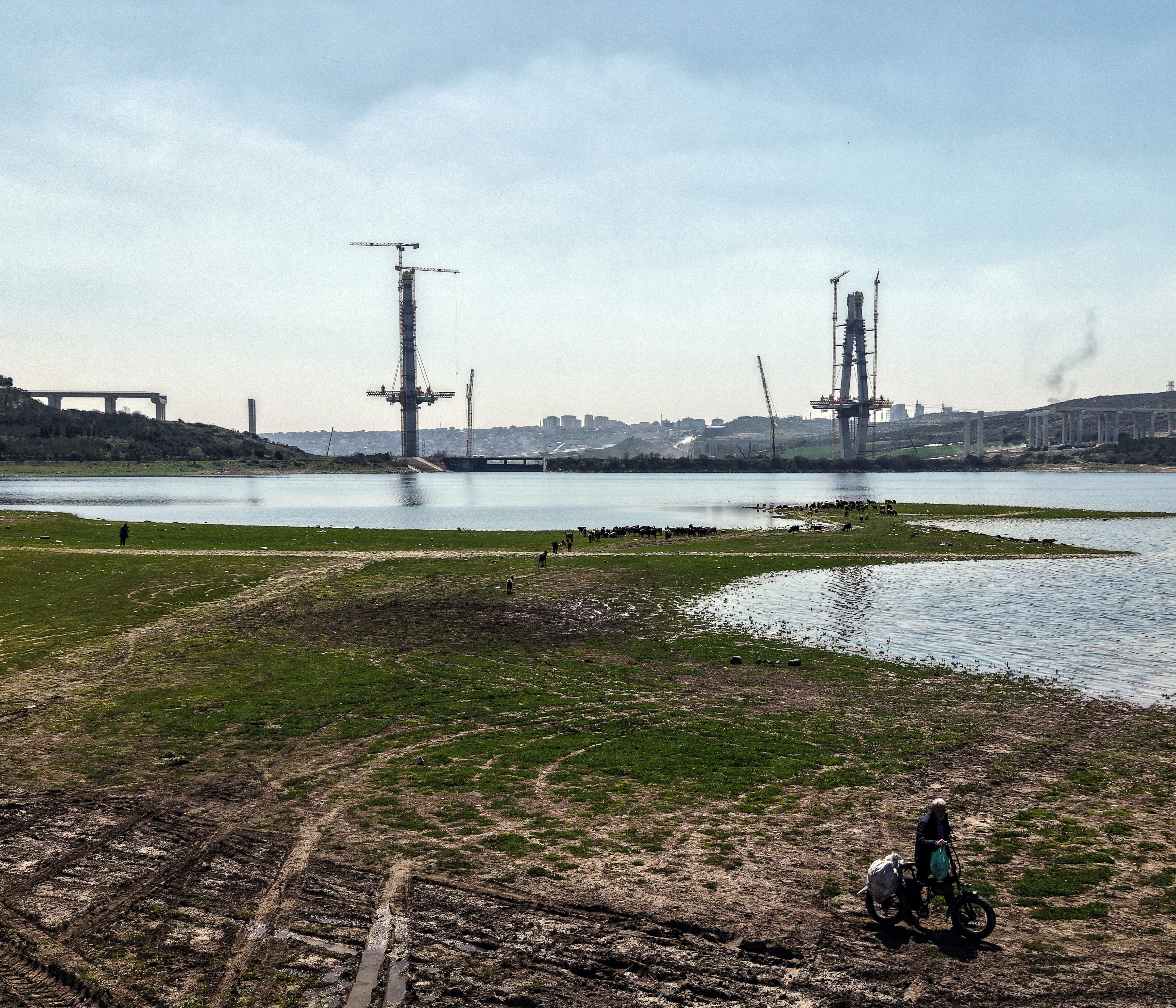 Bir Yanda Dev Proje Diğer Yanda Keçiler! (6)