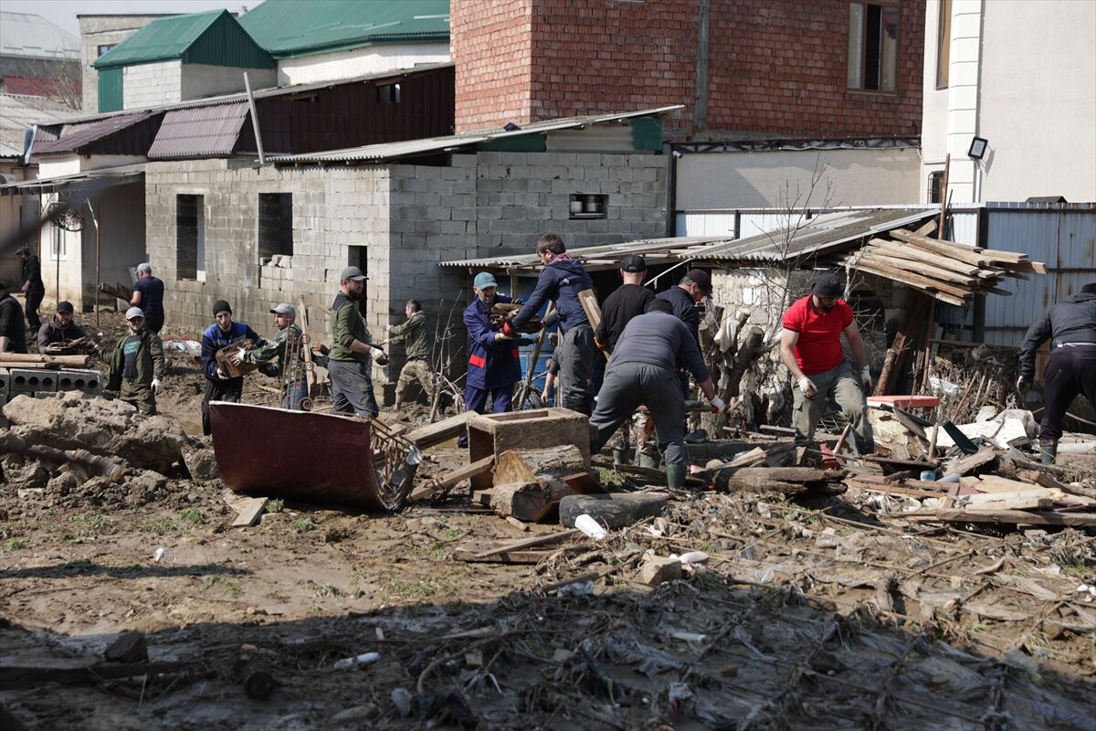 Dağıstan'da Sel Felaketi 6 Ölü, Binlerce Ev Sular Altında (3)