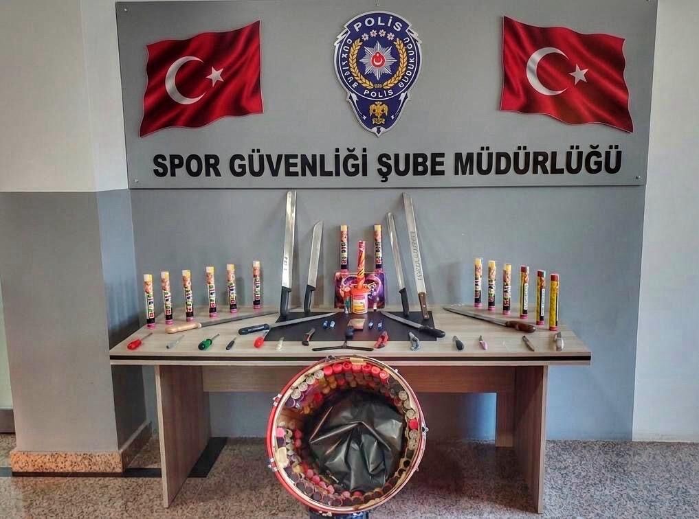 Deplasman Otobusunden Cephanelik Cikti