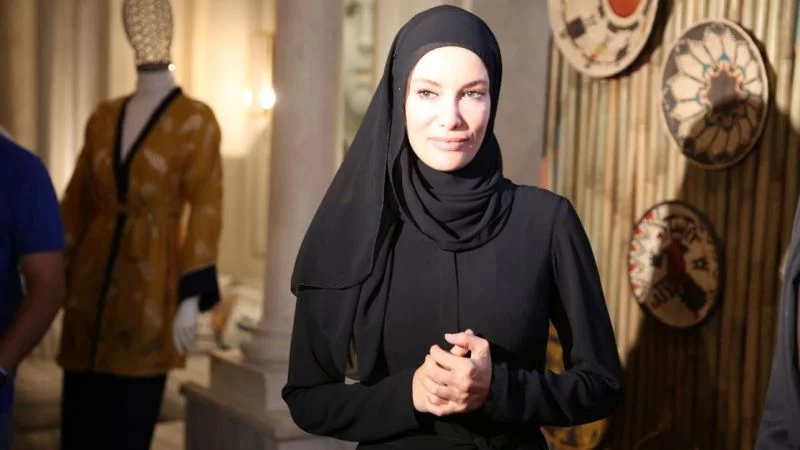 Gamze Özçelik Kimdir