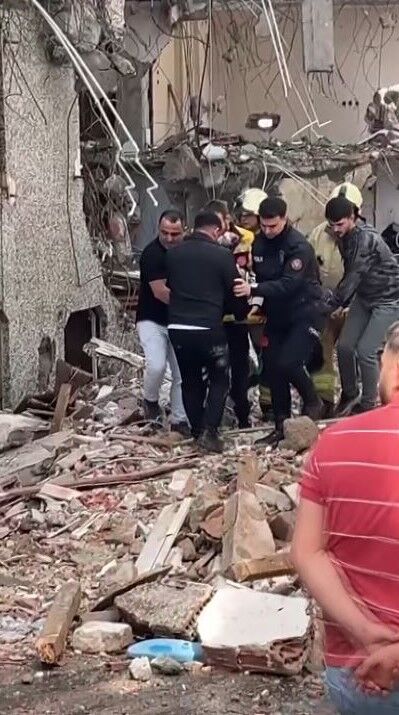 Gaziosmanpasa Yikimi Yapilan Binadan Kopan Parcalar Kepce Operatorunu Yaraladi Istanbul (1)