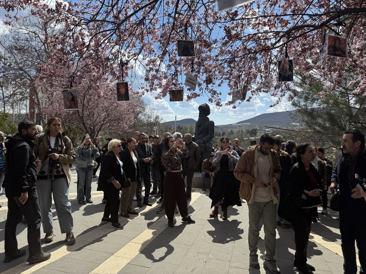 Gulistan Dokunun Fotograflari Agaclara Asildi 2