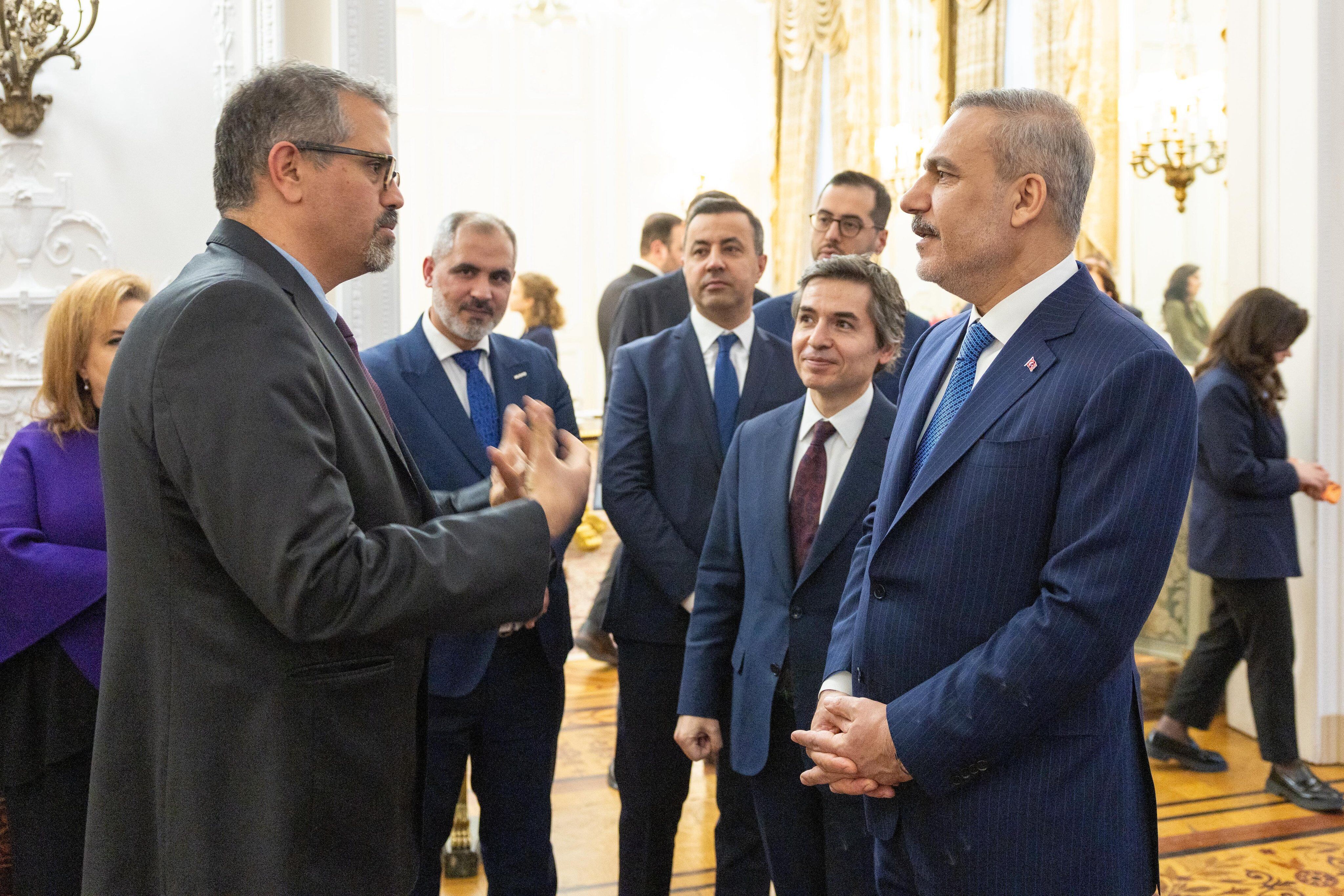 H Gqd Ia Z W Q A Et Mg U