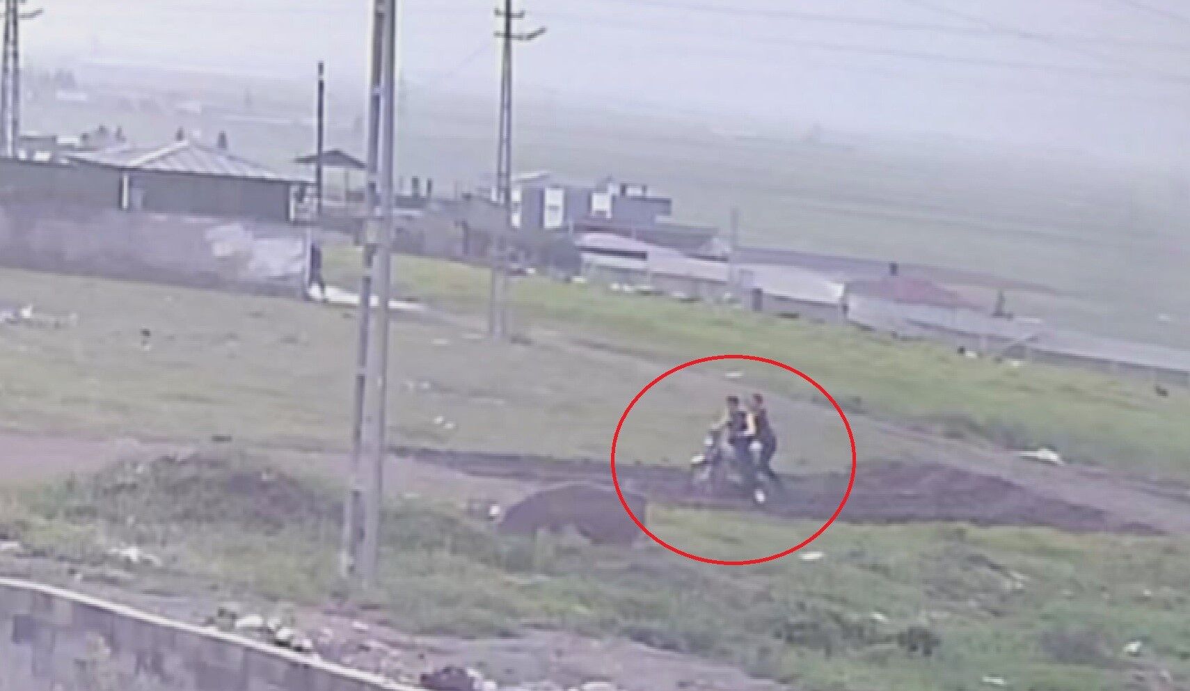 Hatayda Silahla Cevreye Ates Eden Cocuklarin Goruntuleri Yayinlandi 2