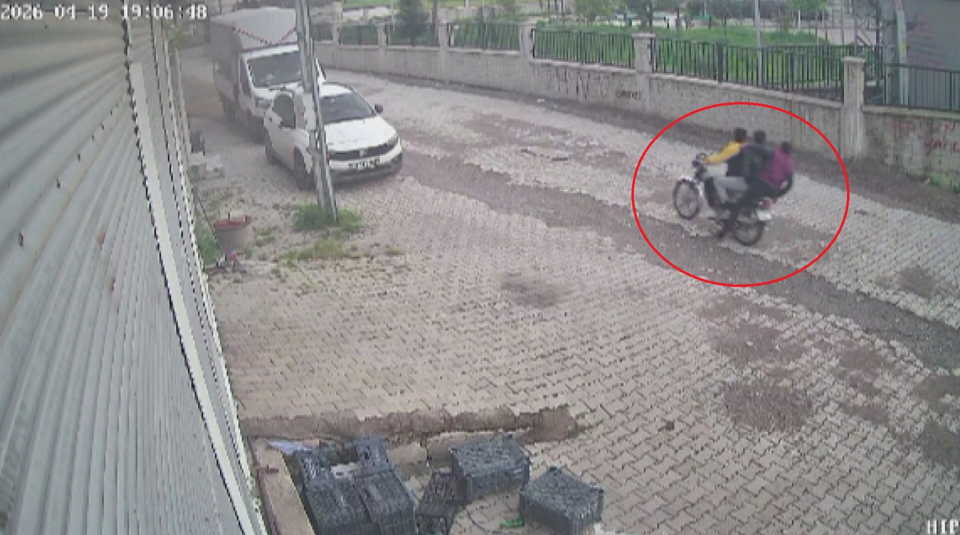 Hatayda Silahla Cevreye Ates Eden Cocuklarin Goruntuleri Yayinlandi 3