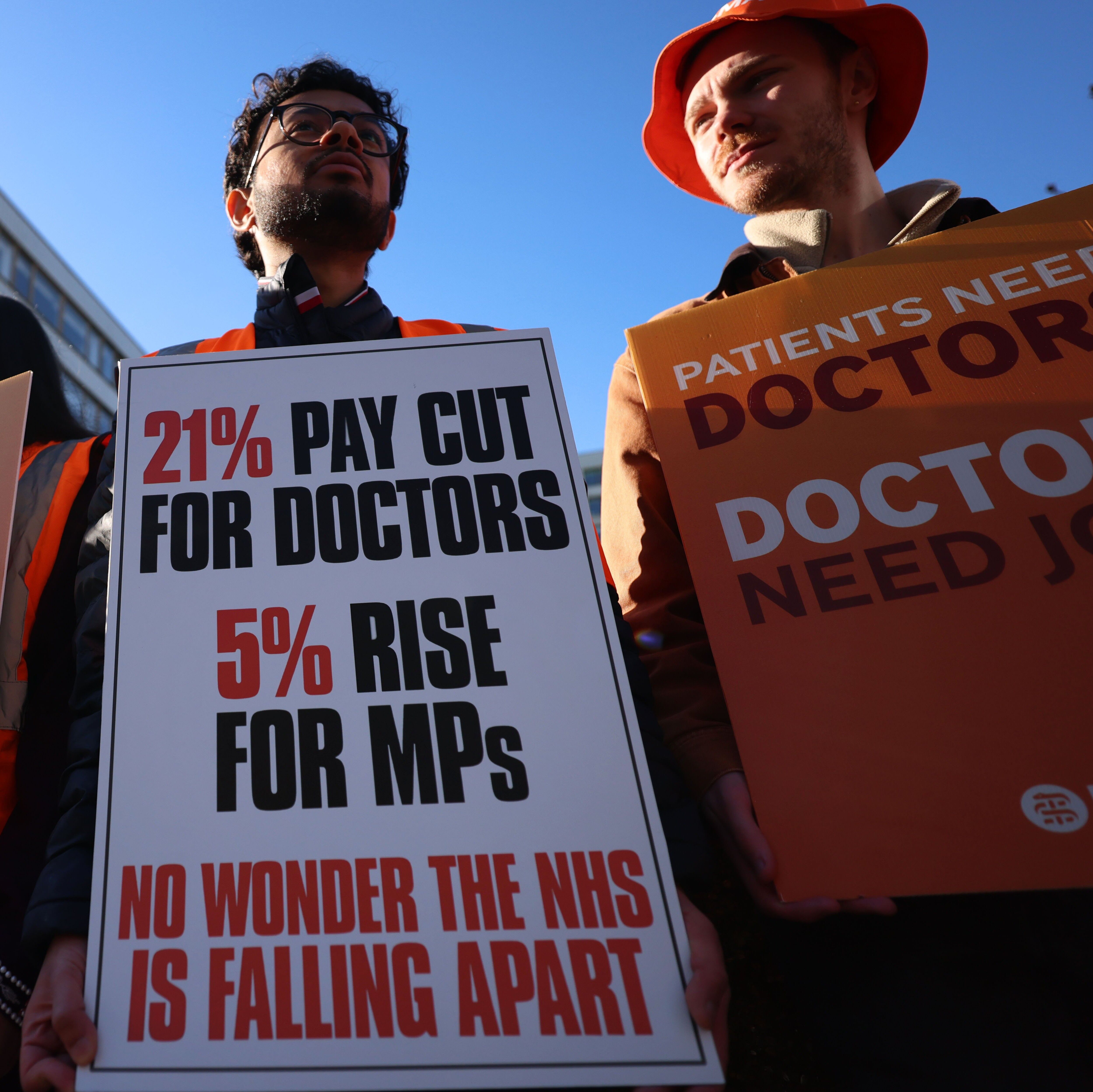 İngiltere'de Sağlık Sistemi Kilitlendi Doktorlardan 6 Günlük Grev (2)