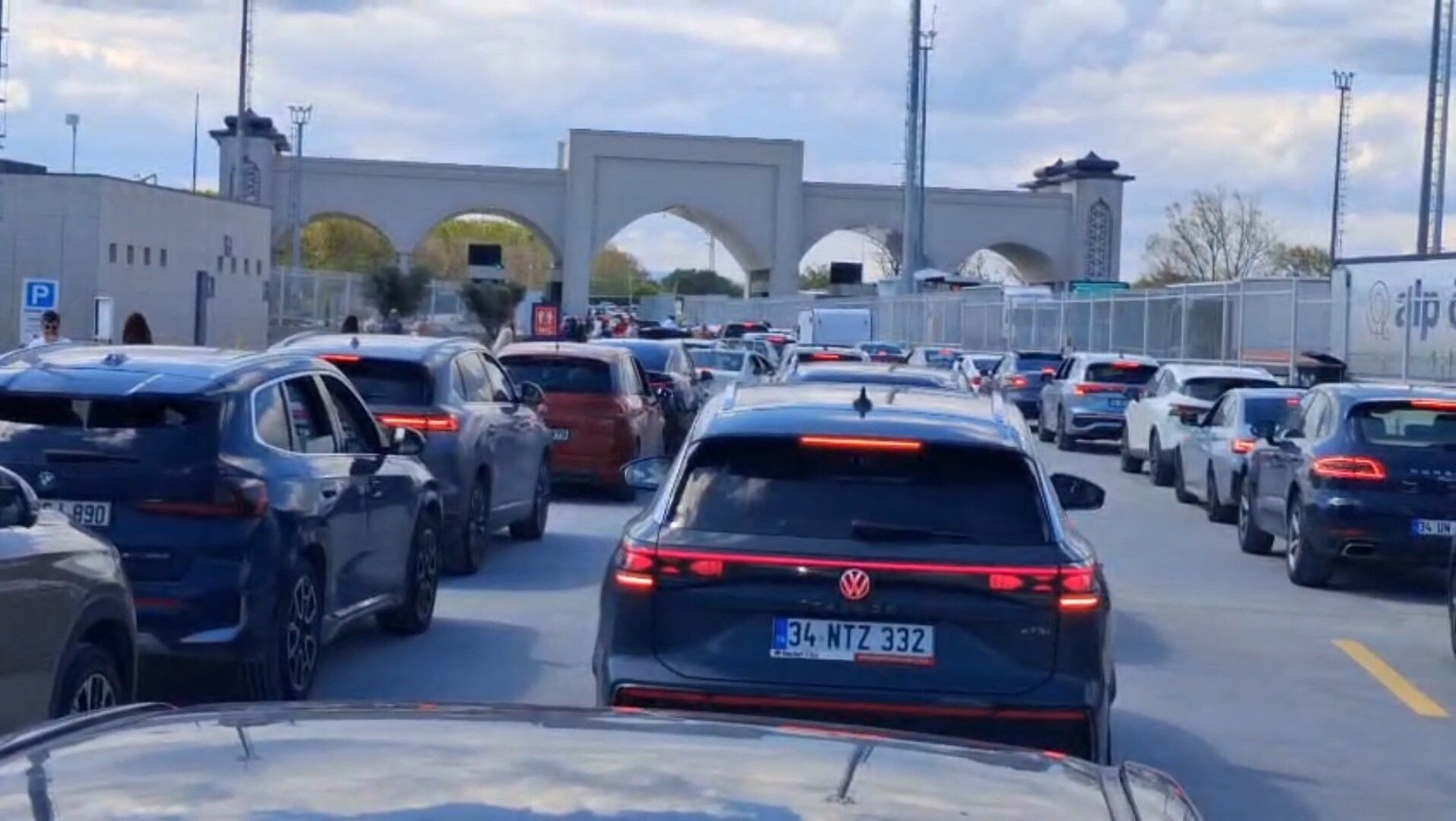 İpsala'da 23 Nisan Çilesi Yunanistan Sınırında Kilometrelerce Kuyruk (3)