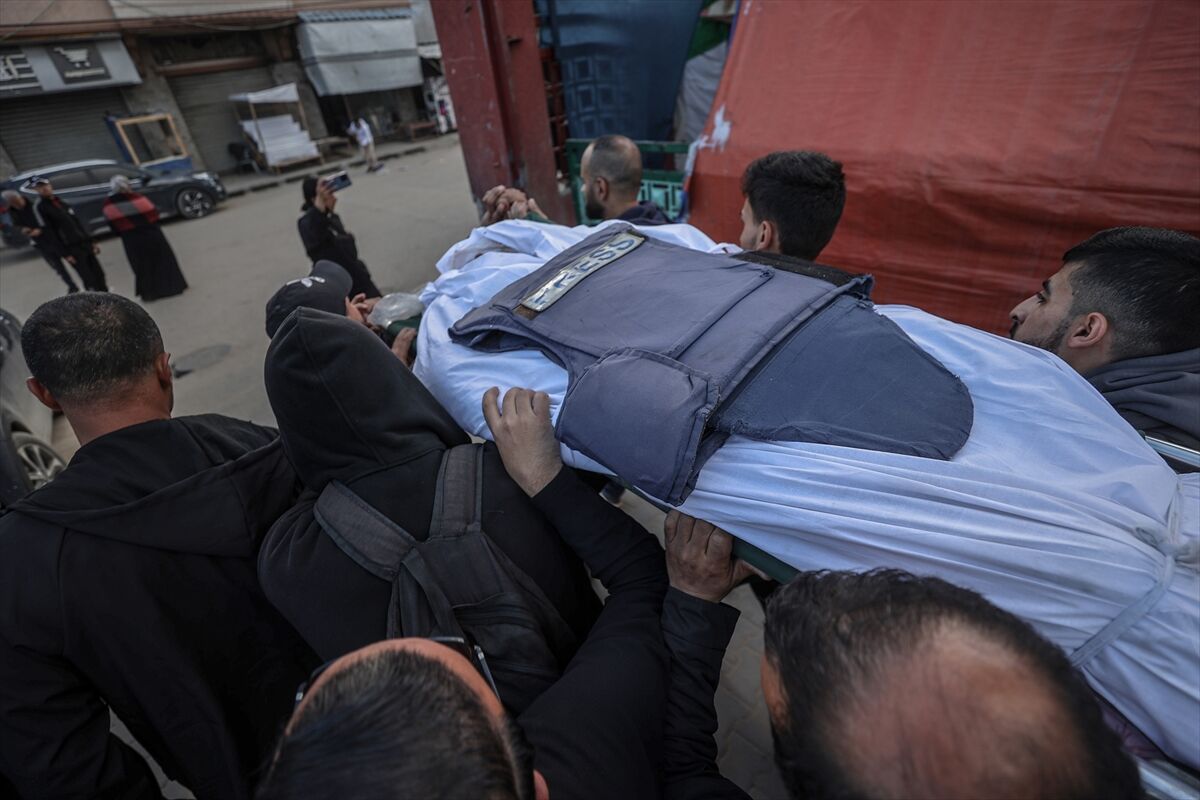 İsrail Gazze'de Polis Merkezini Vurdu 6 Ölü, Çok Sayıda Yaralı