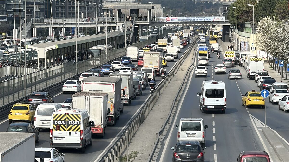 İstanbul Trafik Durumu Megakentte Yollar Kitlendi (5)