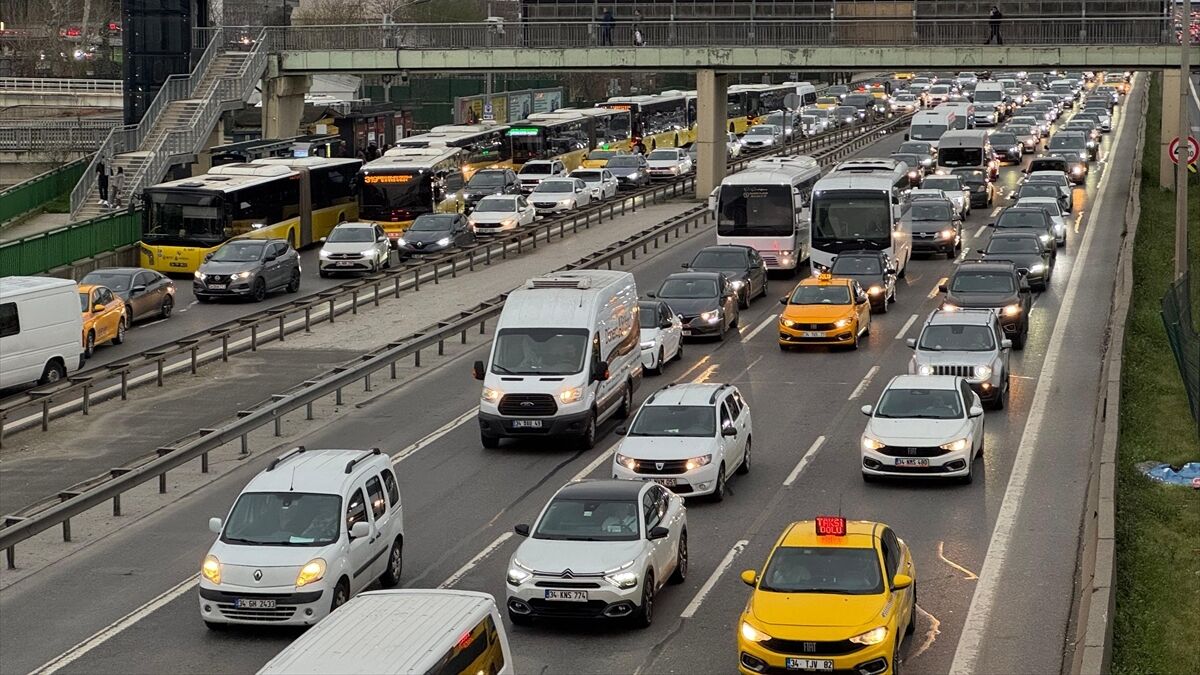 Istanbulda Trafik Yogunlugu Yuzde 83E Yukseldi-1