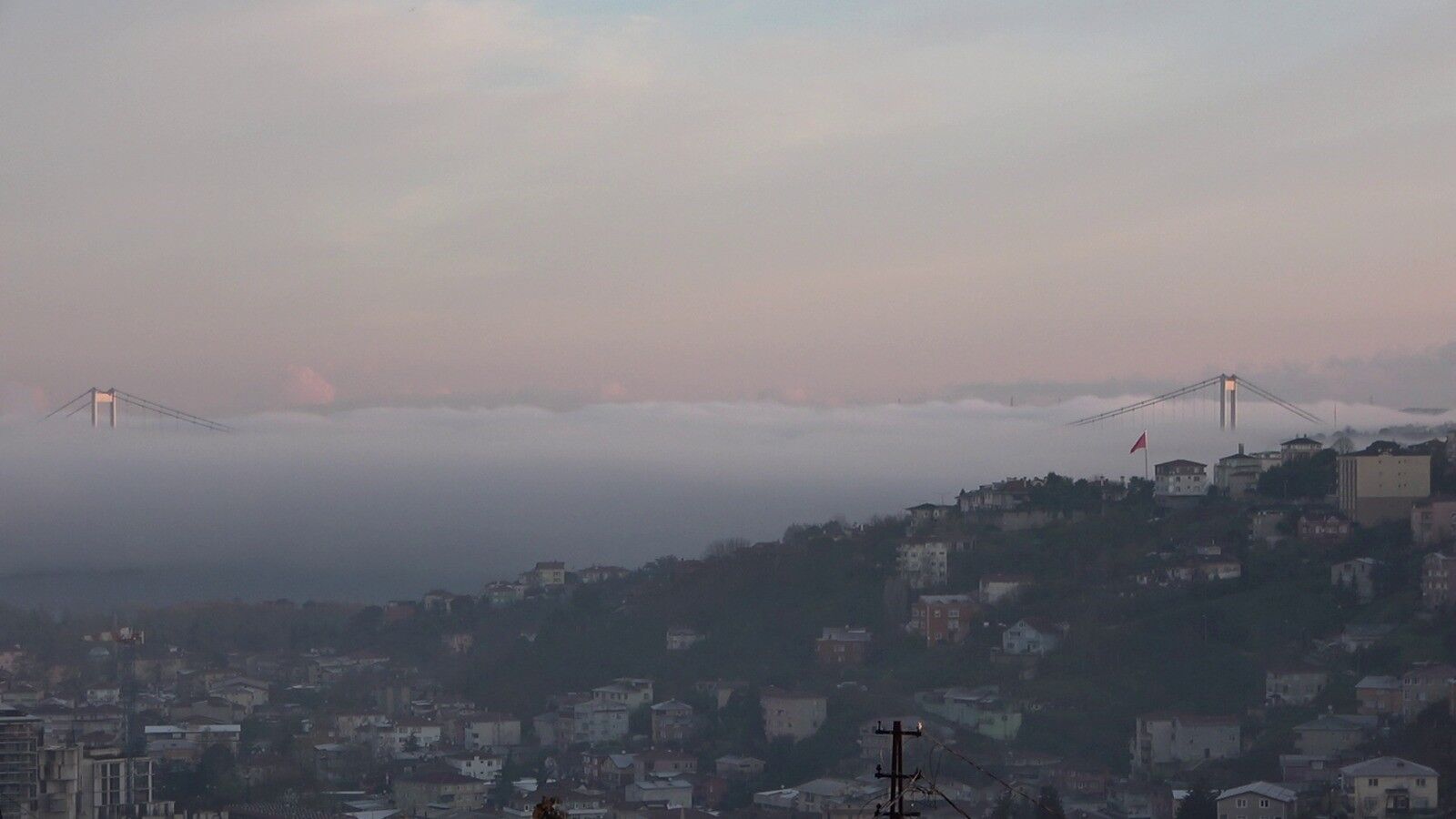 İstanbul'da Yoğun Sis Fsm Köprüsü Gözden Kayboldu (1)