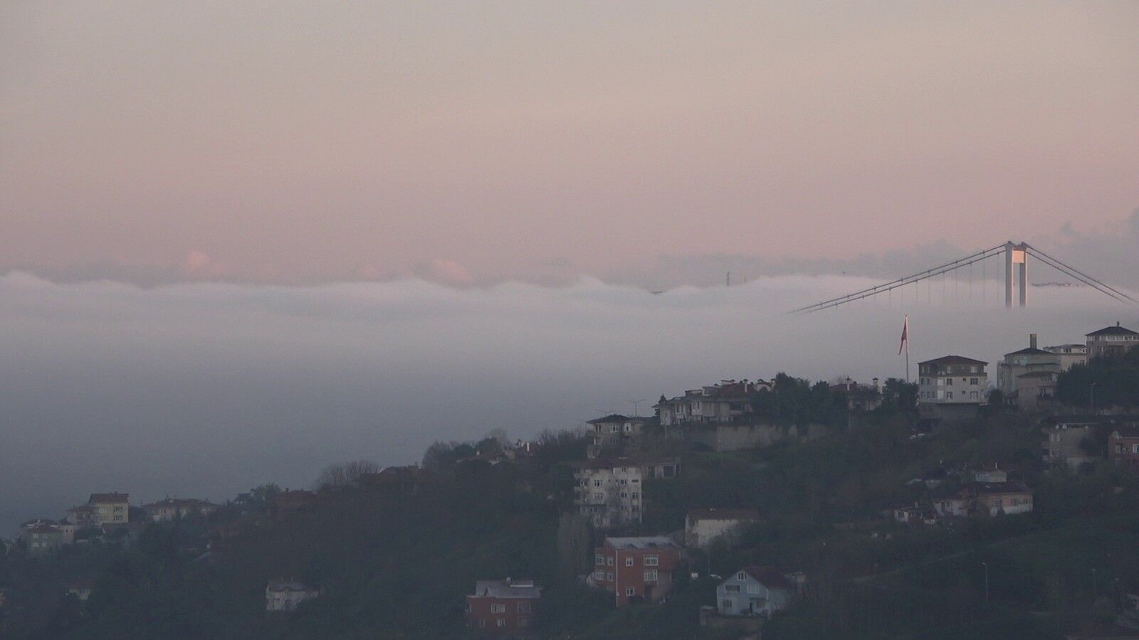 İstanbul'da Yoğun Sis Fsm Köprüsü Gözden Kayboldu (2)