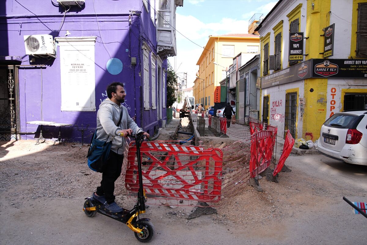 İzmir'de Bitmeyen Altyapı Çilesi Esnafın Sabrı Taşıyor (3)