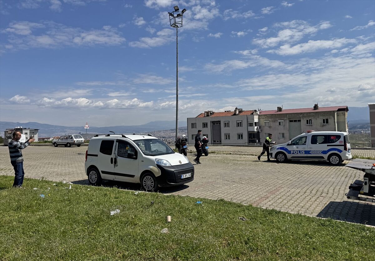 İzmir'de Kan Donduran Olay! Araç Içinde Kadın Cinayeti