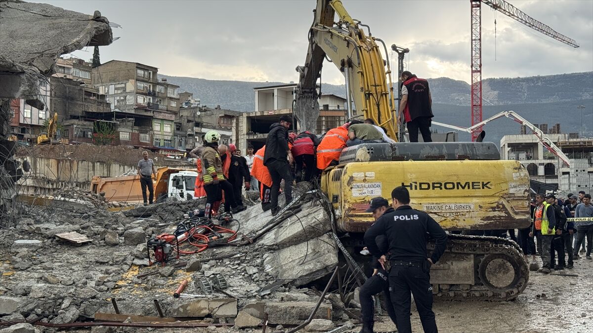Kahramanmarasta 5 Katli Otoparkin Yikiminda Gocuk 4