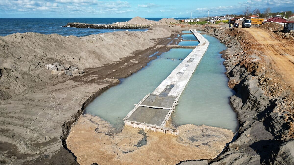 Karasu Kiyisindaki Erozyona Koruma Duvari 8