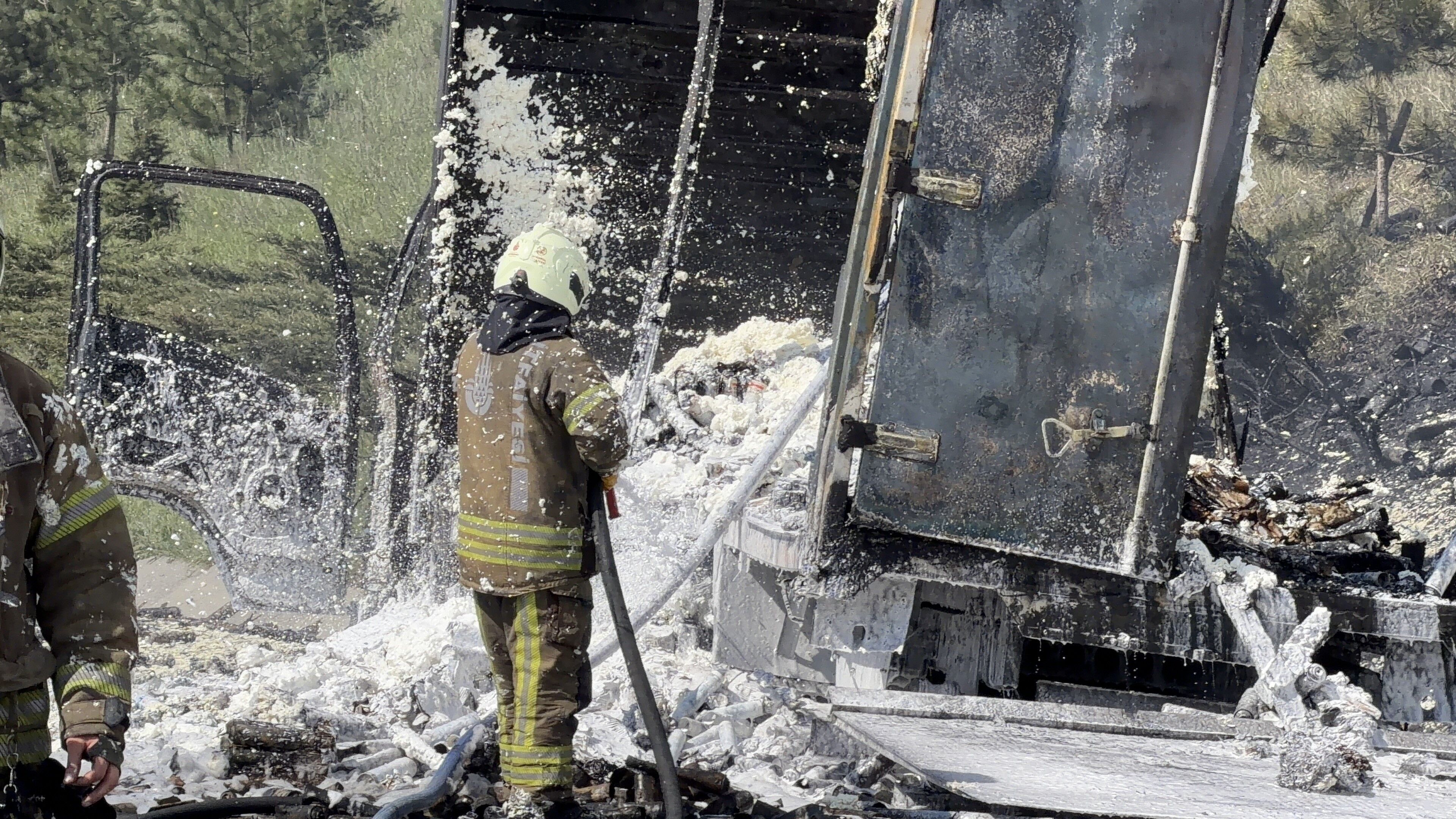 Kuzey Marmara Otoyolu'nda Korkutan Kamyon Yangını (4)