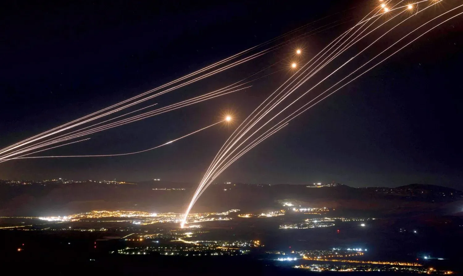 Lübnan'da Ateş Çemberi İsrail'den Gece Boyu Bombardıman