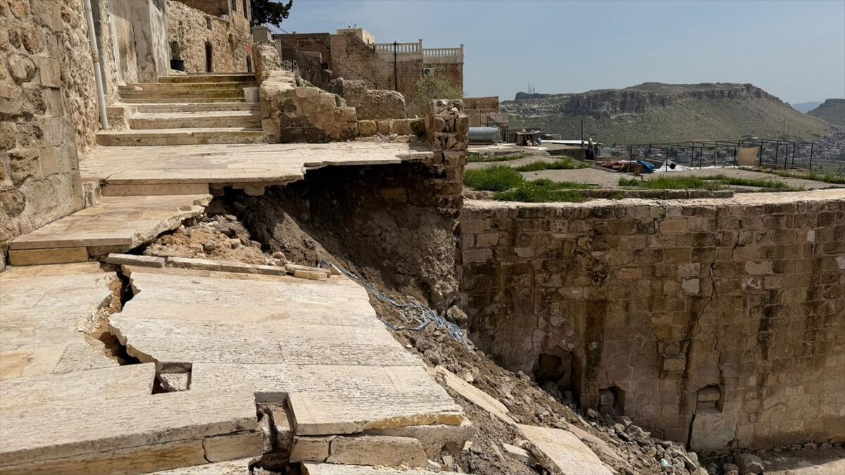 Mardin'de Sağanak Sonrası Tarihi Sit Alanı Çöktü! (3)