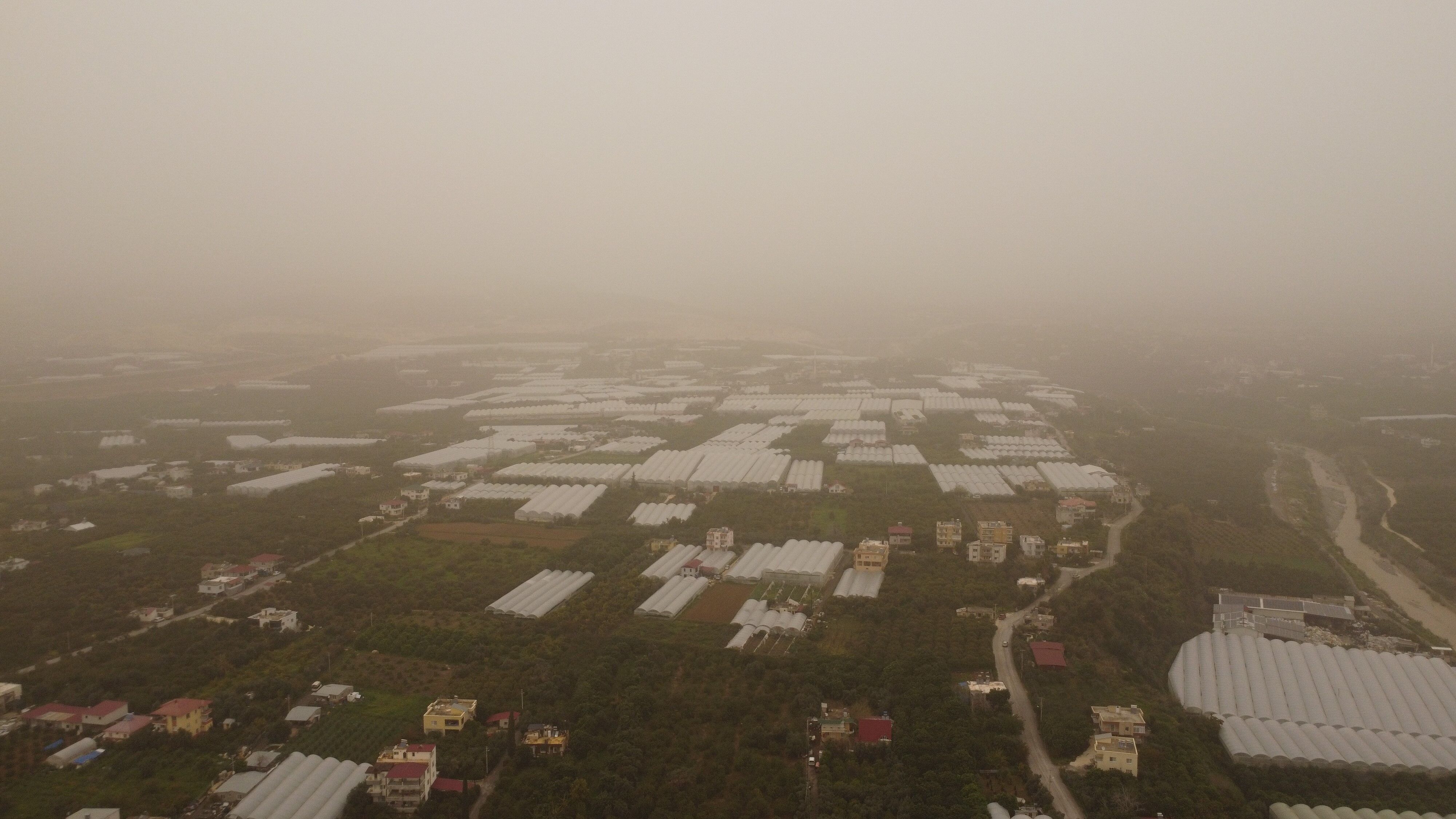Mersin Kızıla Büründü Görüş Mesafesi Azaldı (2)