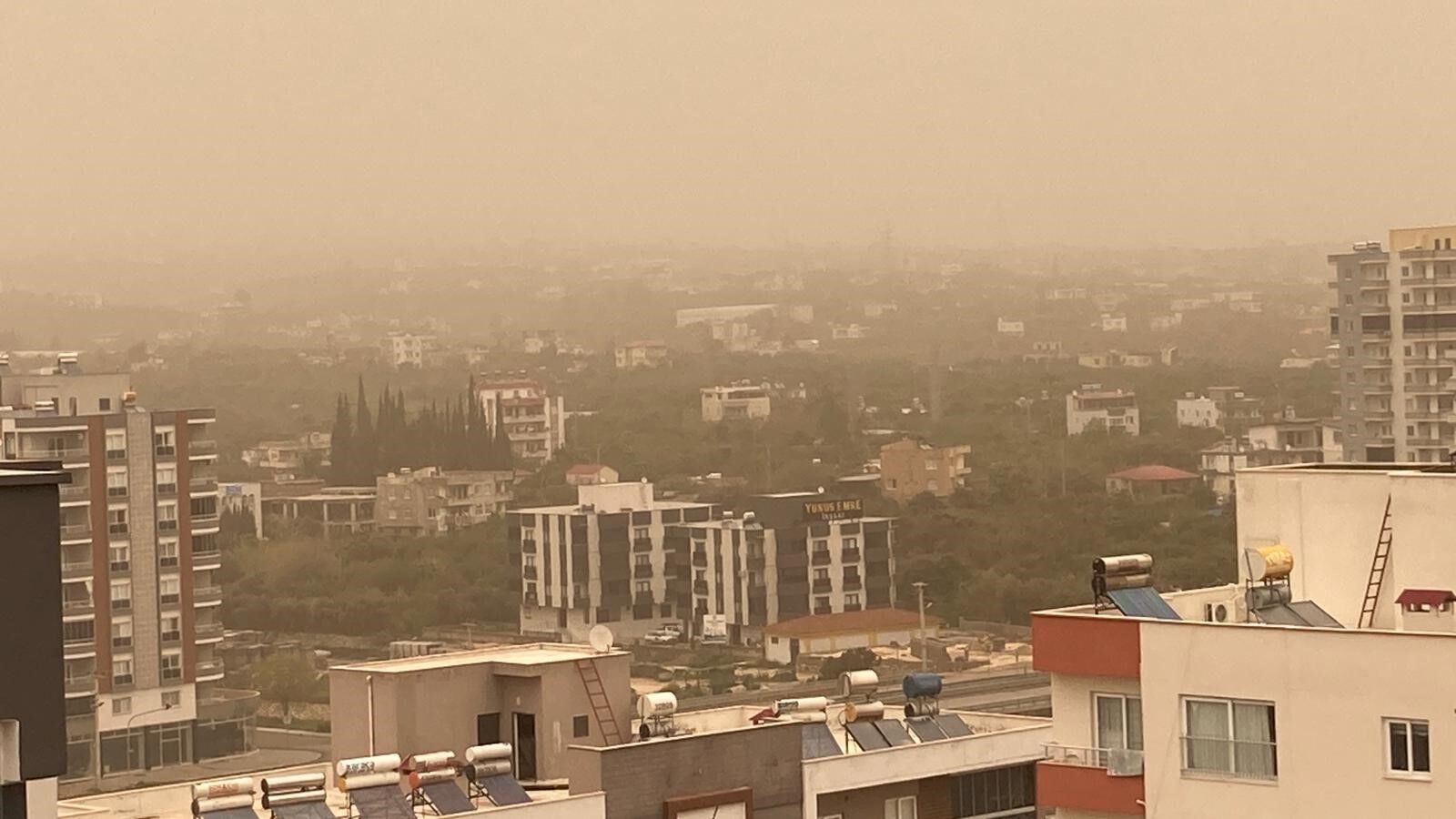 Mersin Kızıla Büründü Görüş Mesafesi Azaldı (3)