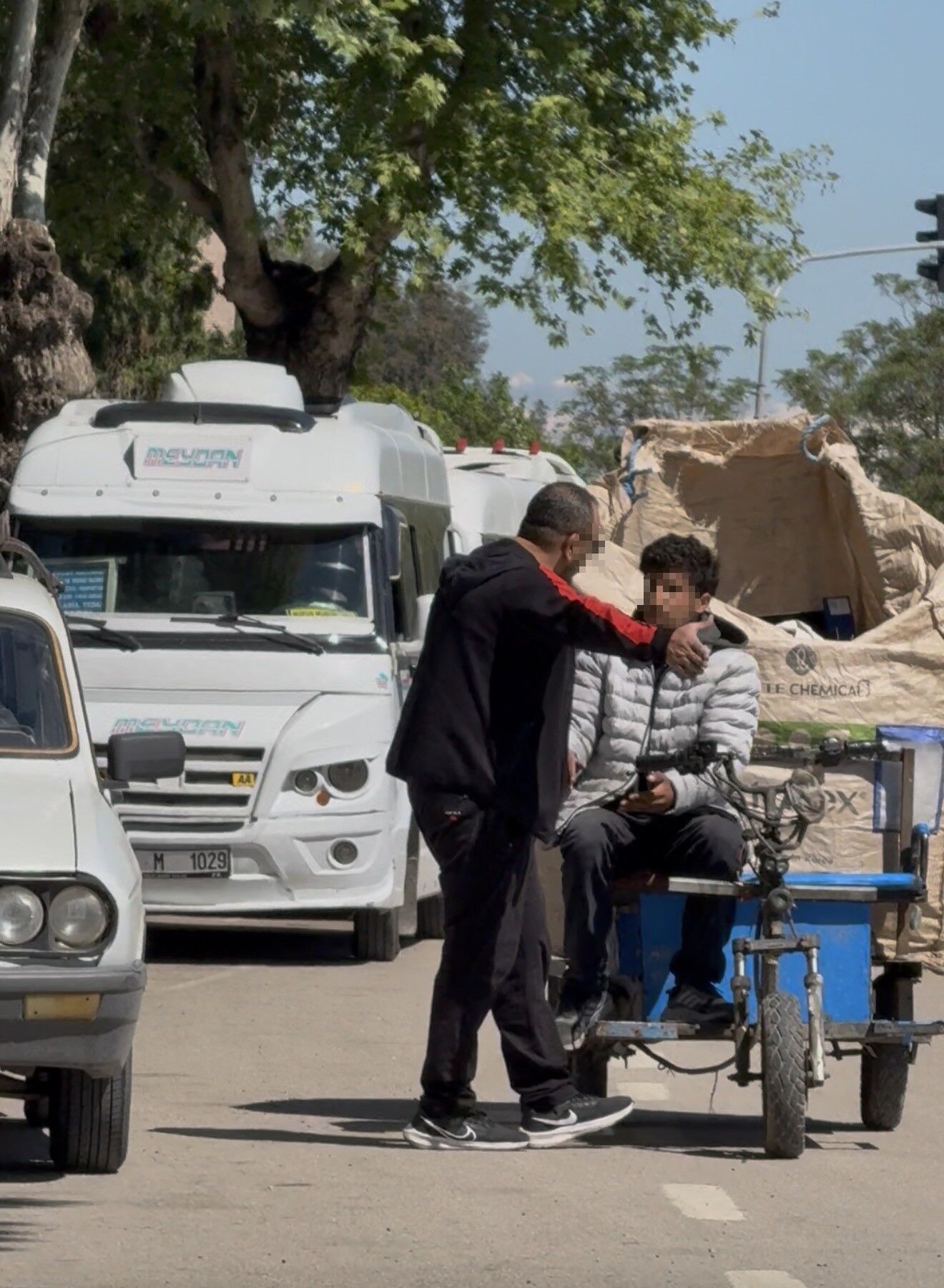 Motosikletlinin Önünü Kesip Dehşet Saçtı! (1)
