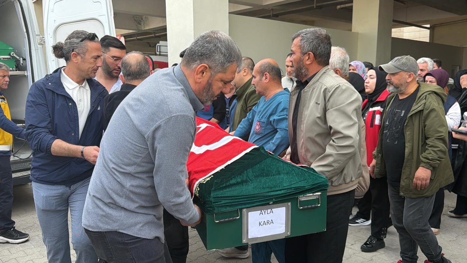 Okul Saldirisinda Cenazeler Ailelere Teslim Edildi 1