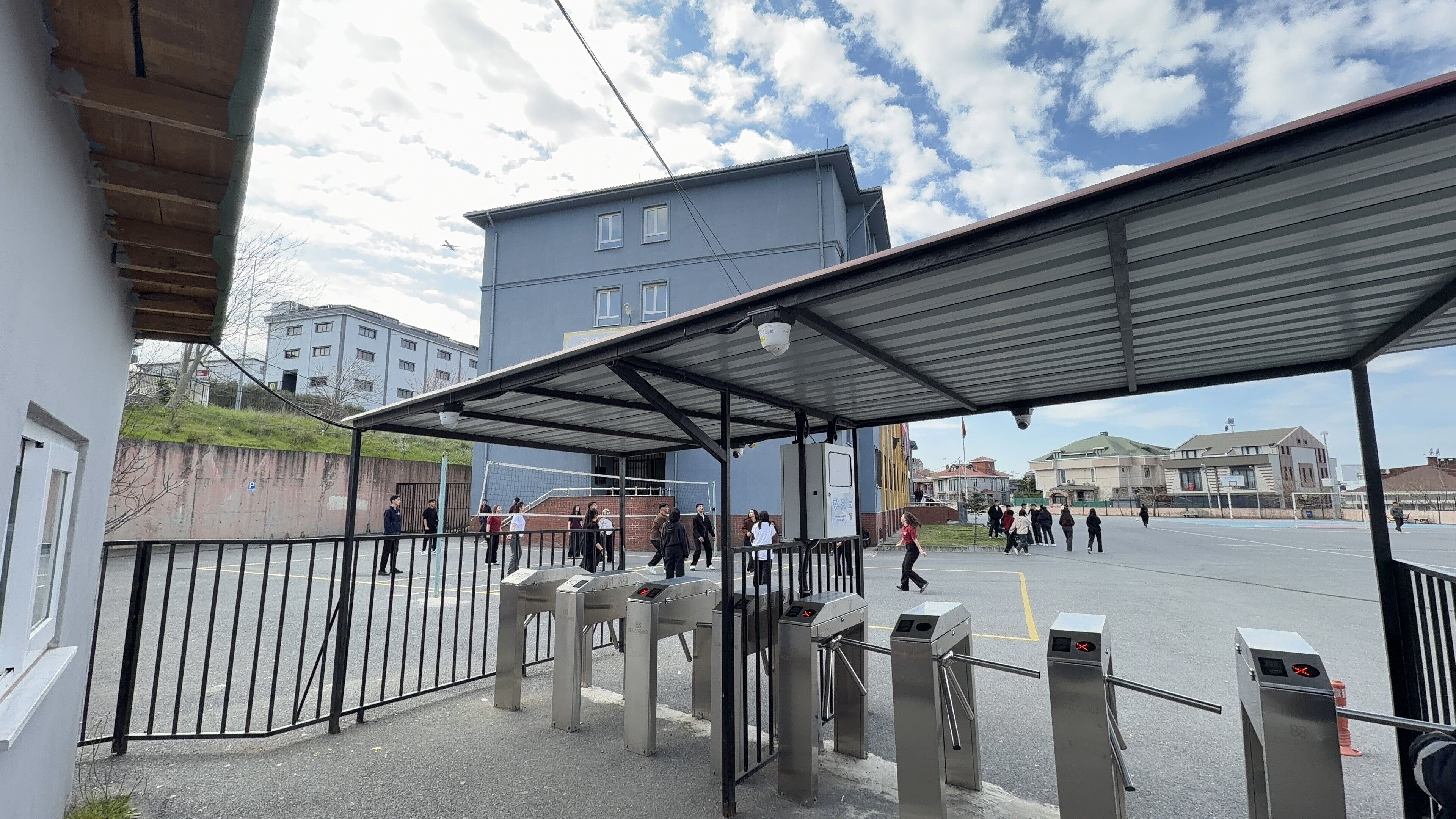 Okullarda Belirlenen Kurallar Uygulanmaya Basladi Yeni Donemden Ilk Gorseller (2)