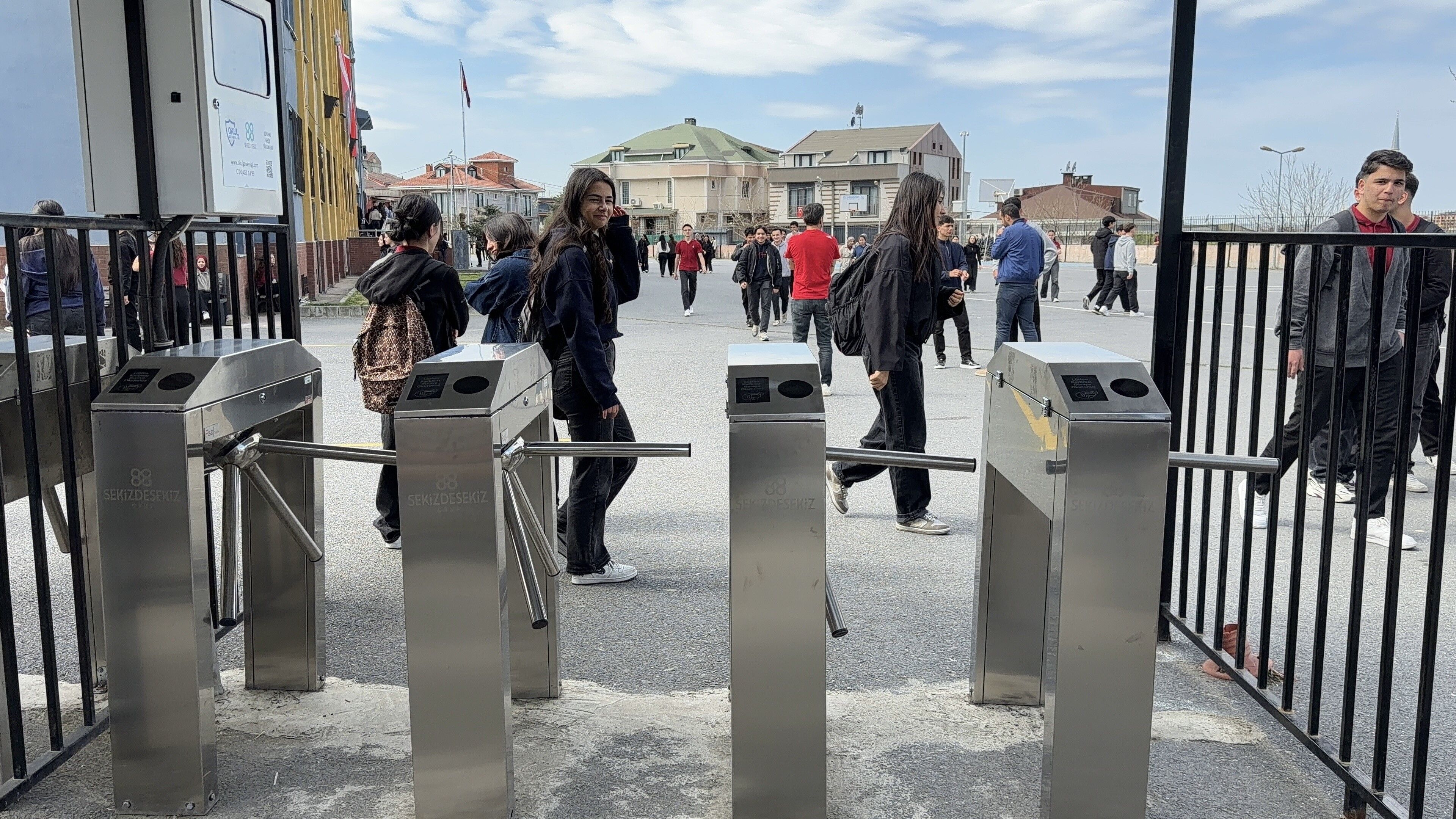 Okullarda Belirlenen Kurallar Uygulanmaya Basladi Yeni Donemden Ilk Gorseller (9)