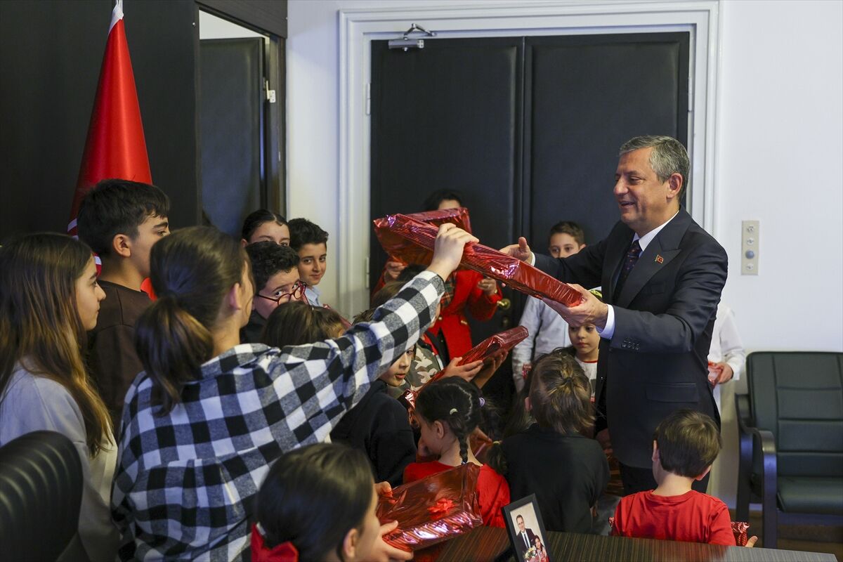 Özel'in 23 Nisan Koltuğu Hataylı Depremzede Elisa'ya Emanet (1)