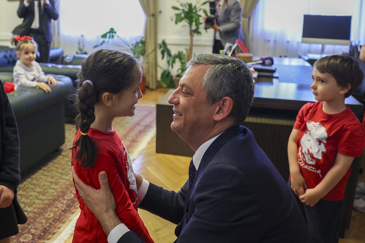 Özel'in 23 Nisan Koltuğu Hataylı Depremzede Elisa'ya Emanet (3)