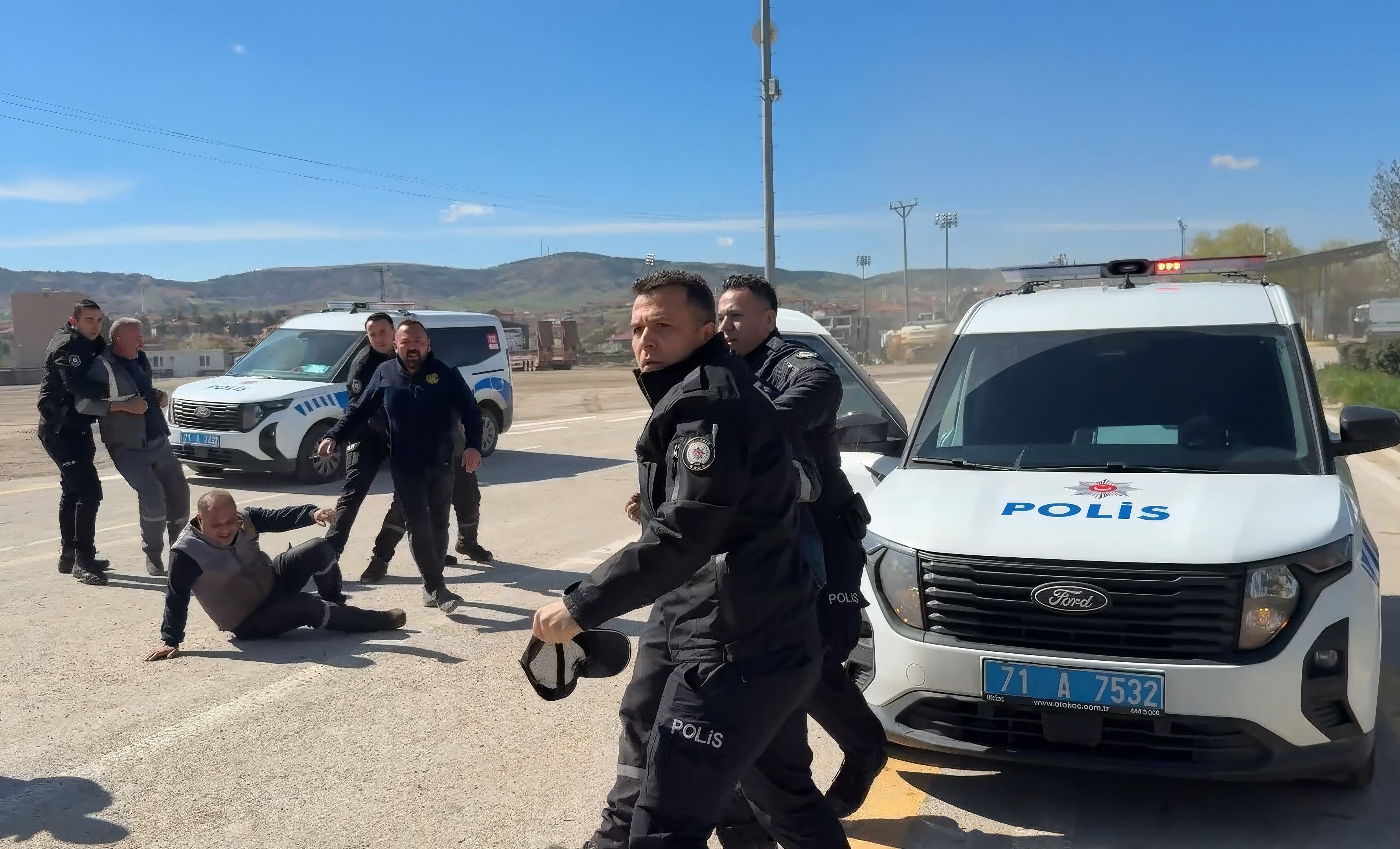 Polisekavgasürprizi545 (3)