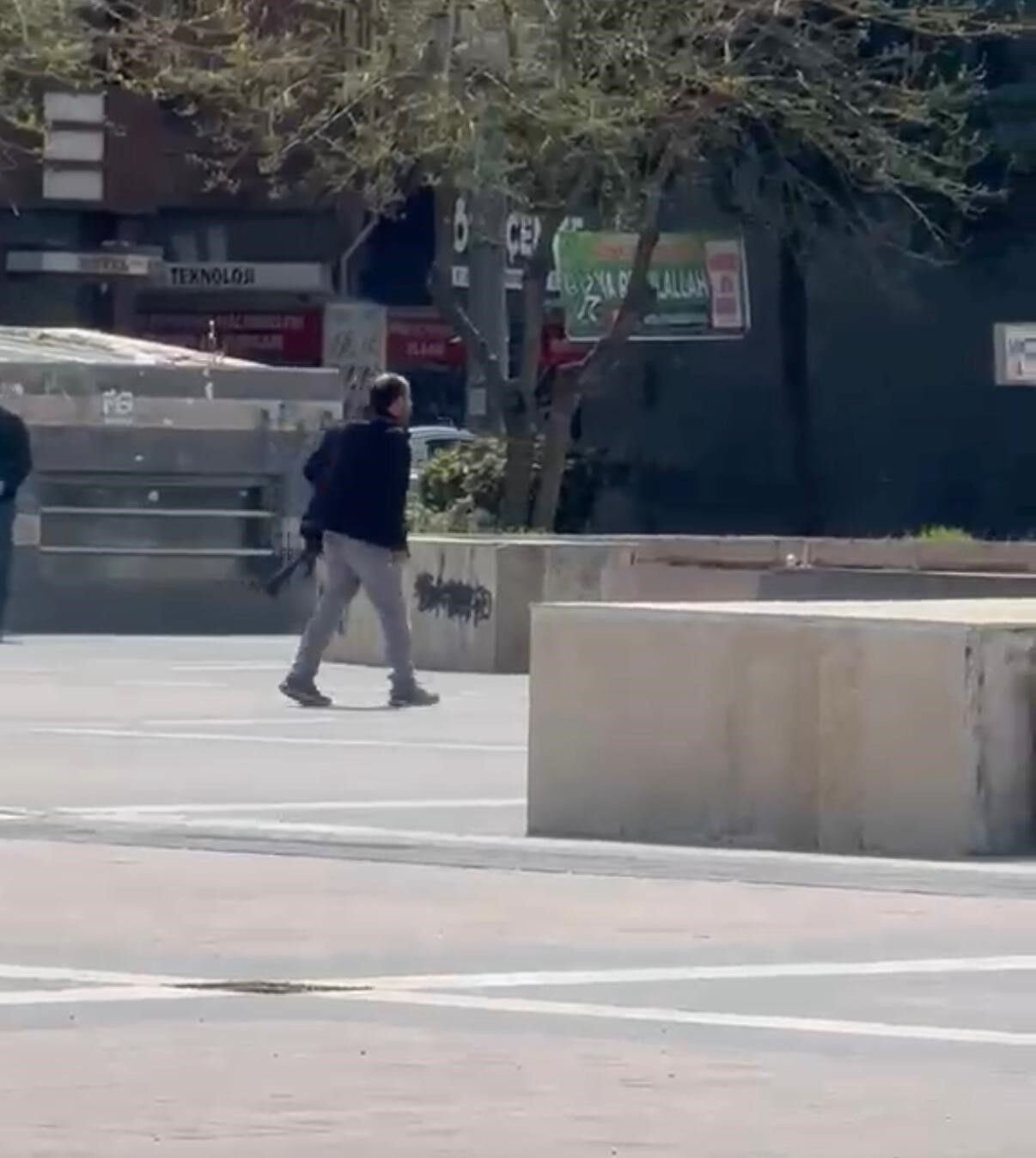 Polisi Arayıp Kendisini Ihbar Etti Meydanda Ateş Açan Şahıs Yakalandı 1