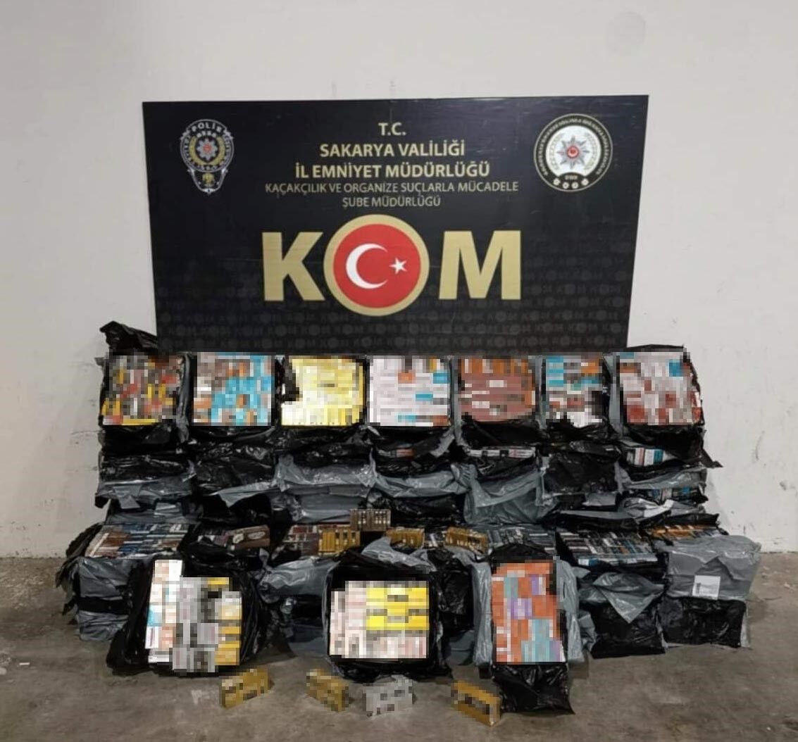 Sakarya'da Kaçakçılık Operasyonu 312 Bin Adet Elektronik Sigara Tütünü Ele Geçirildi