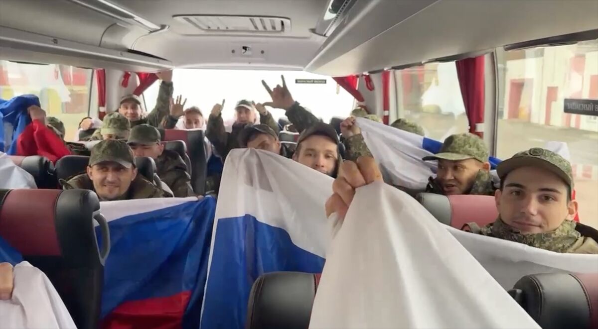 Savaşta Paskalya Molası 350 Asker Özgürlüğüne Kavuştu (3)