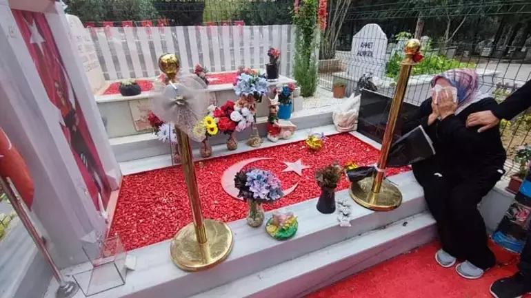 Sude Sarıkaya Mezar Anne